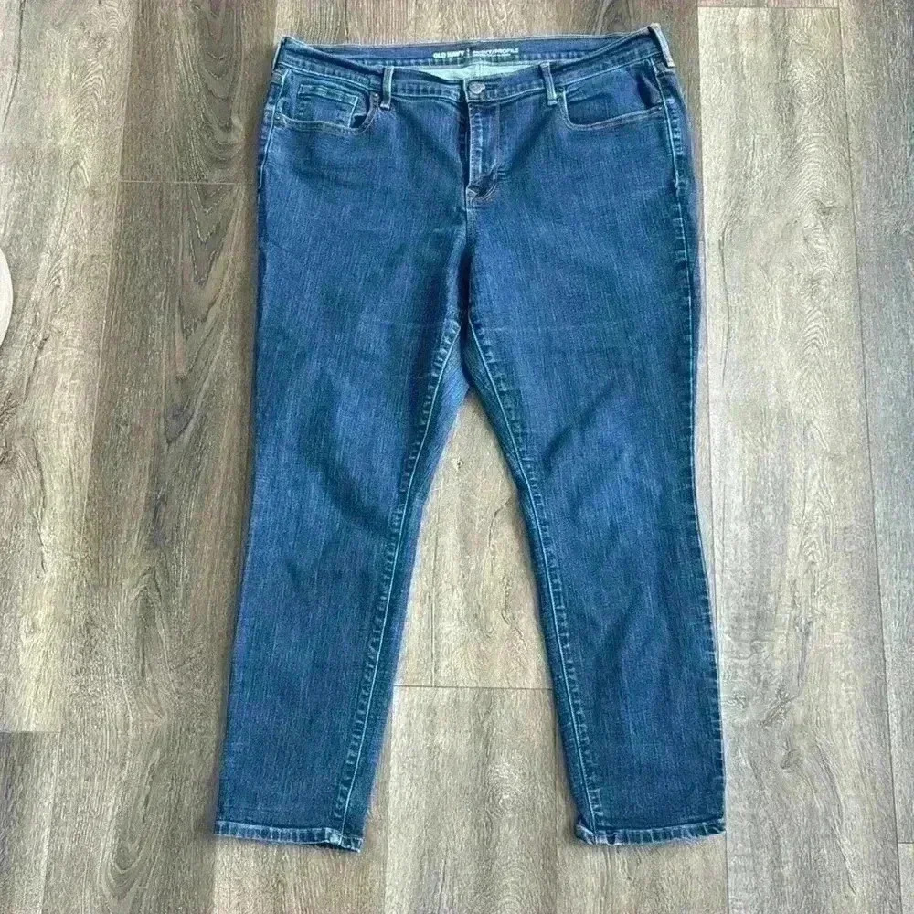 Old Navy Jeans.  Women’s size 16 SHORT. Curvy Profile, mid rise.